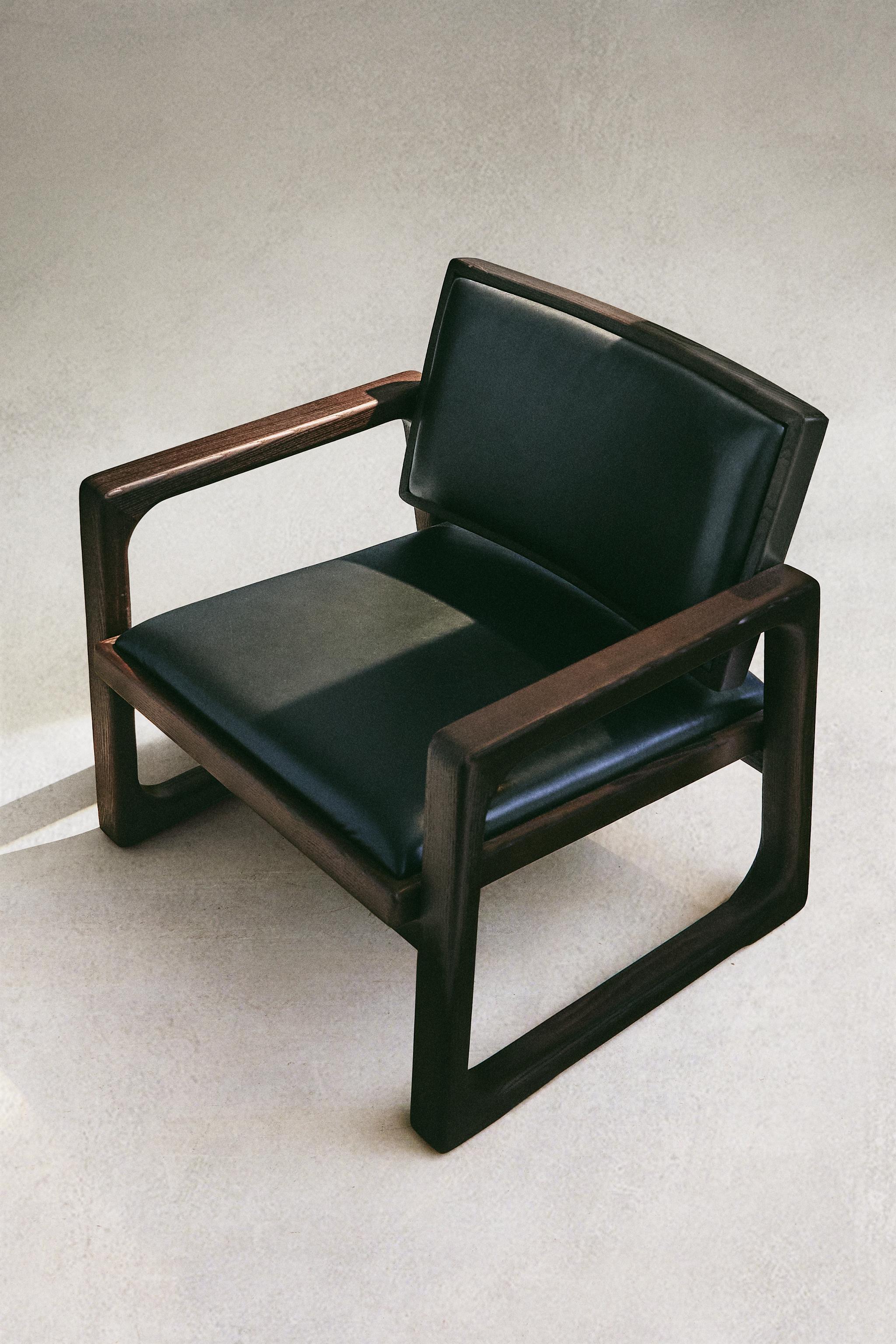 LOUNGE CHAIR 03